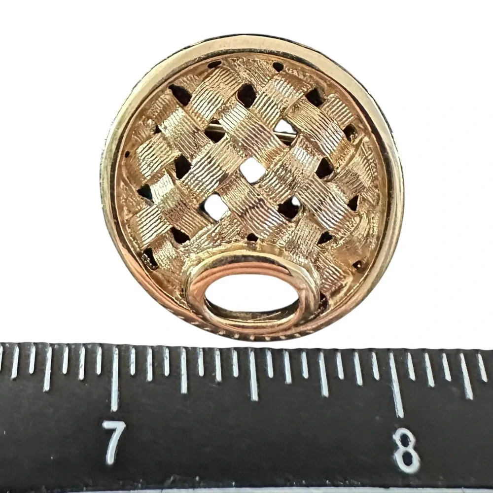 Elegant Gold-Tone Woven Brooch‎